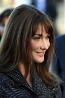 portrait Carla Bruni loading =