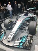 portrait Lewis Hamilton loading =
